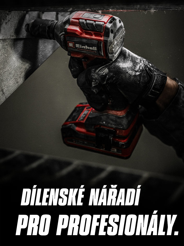 Ruka drží červený aku rázový utahovák, který se používá na kovovém nosníku, s nápisem „Elektrické nářadí pro profesionály“.