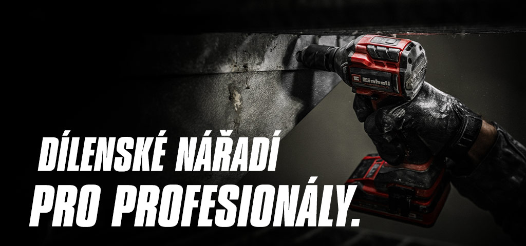 Ruka drží červený aku rázový utahovák, který se používá na kovovém nosníku, s nápisem „Elektrické nářadí pro profesionály“.