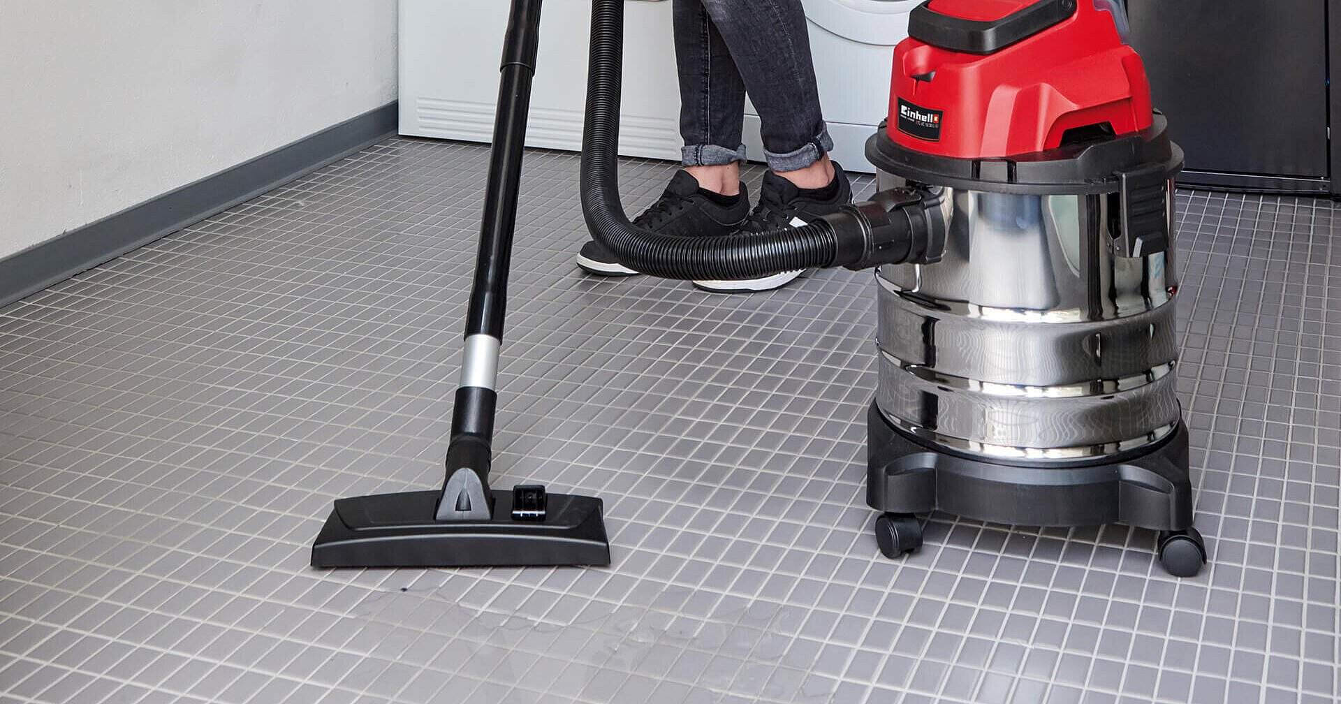 Professional wet/dry vacuum cleaners for workshops, construction sites ...