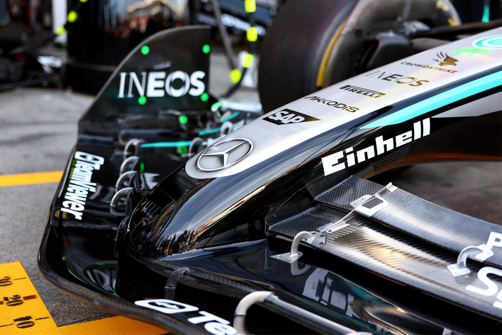 Pretekárske auto Formuly 1 s označením Einhell.