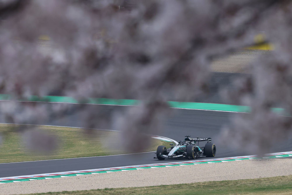 Mercedes F1 ide rýchlo v diaľke